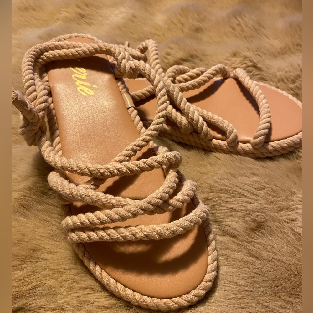 Aerie Women's Cream Sandals size 7